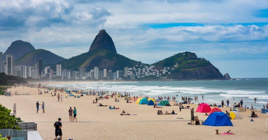 view of the long, curved Copacabana Beach in Rio de Janeiro, highlighting the 50 kilometer scale.